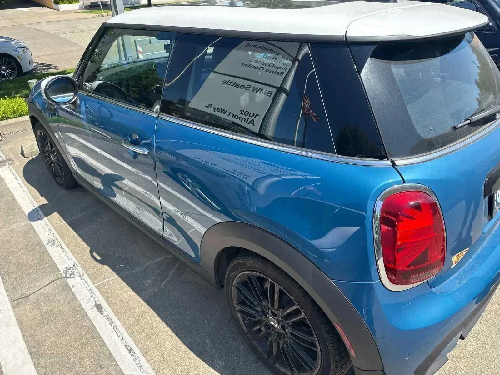 Used 2022 Island Blue Metallic MINI Oxford Edition image 4