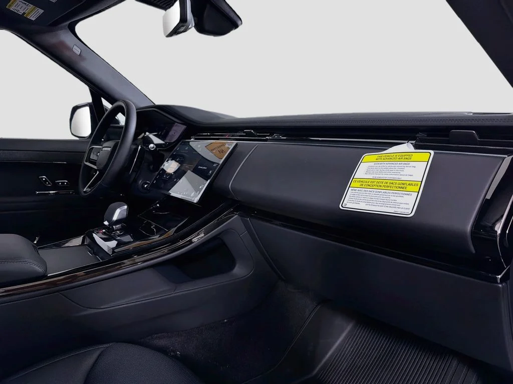 New 2026 Santorini Black Land Rover Dynamic SE image 31