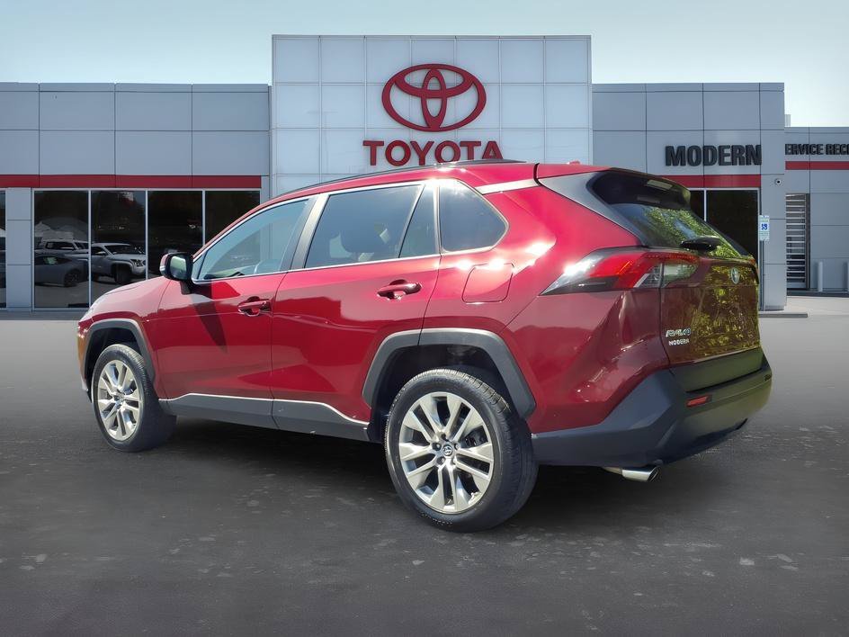 Used 2019 Ruby Flare Pearl Toyota XLE Premium image 3