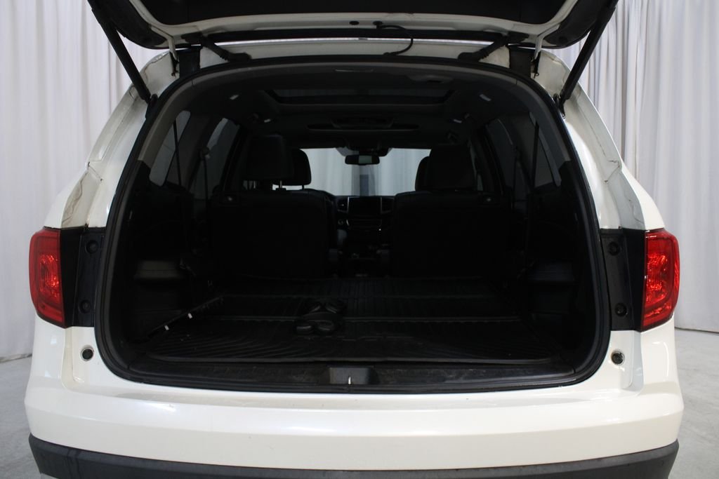 Used 2016 White Honda Elite image 33