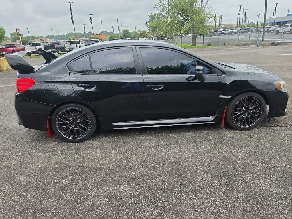 Used 2016  Subaru Base image 15
