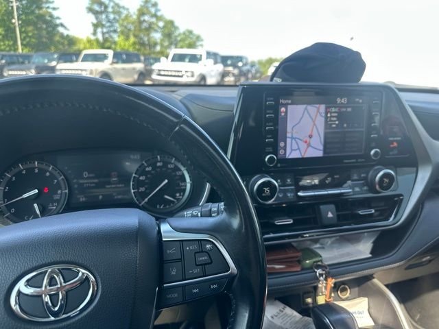 Used 2021 Blizzard Pearl Toyota XLE image 11