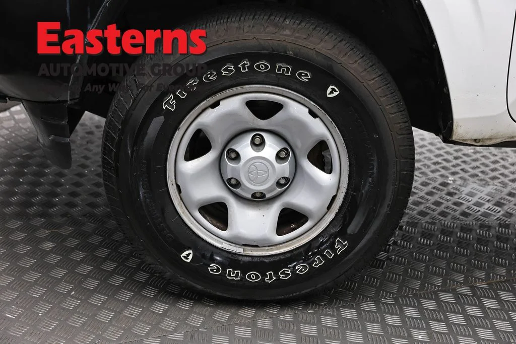 Used 2018 White Toyota SR image 31