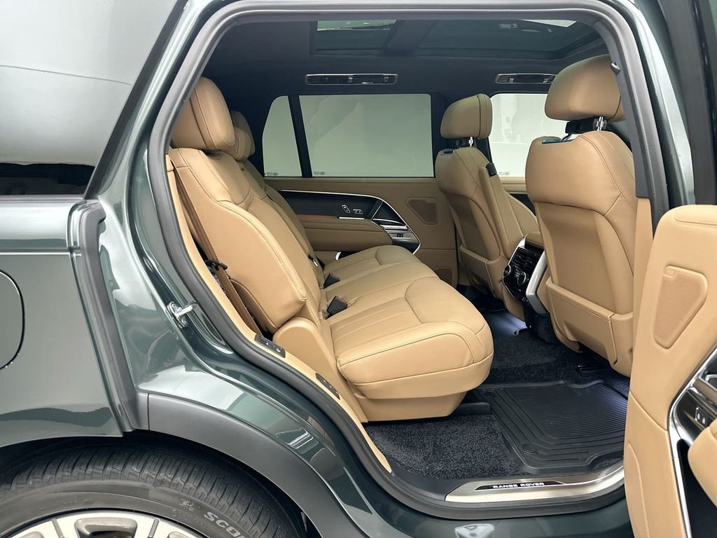 New 2026 Belgravia Green Land Rover SE image 7