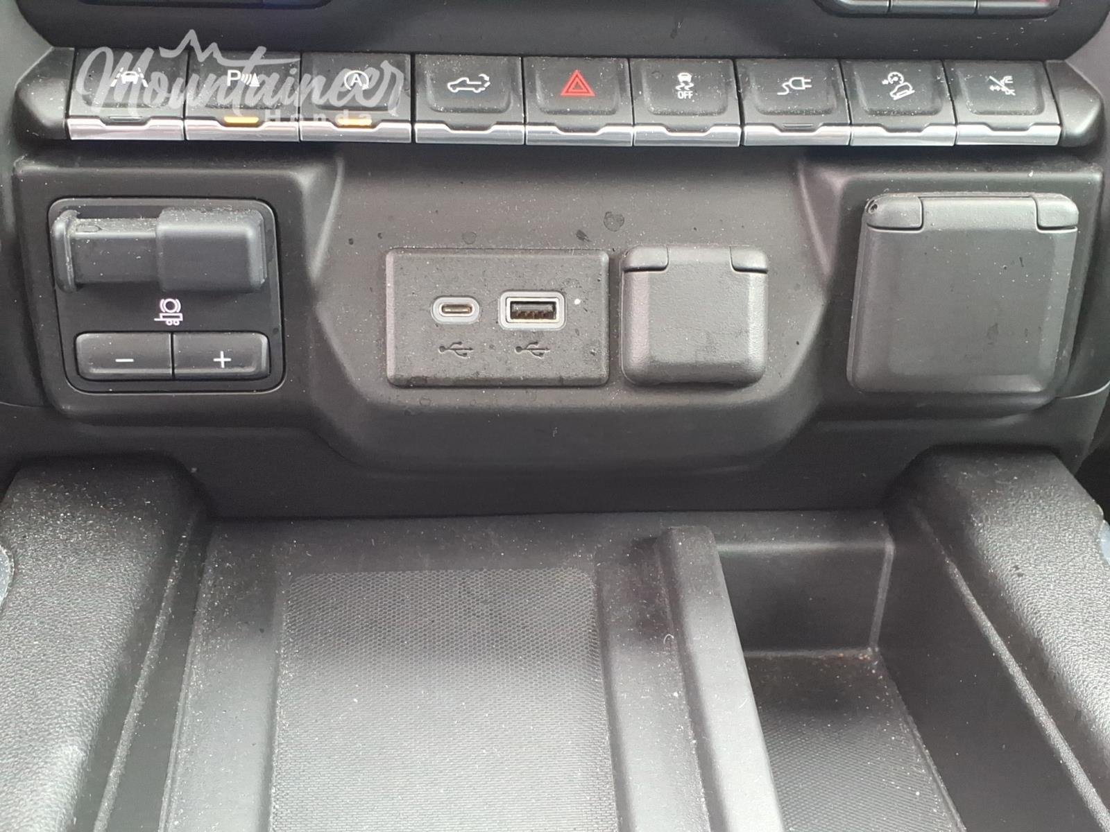 Used 2020 White Frost Tricoat GMC Denali image 31