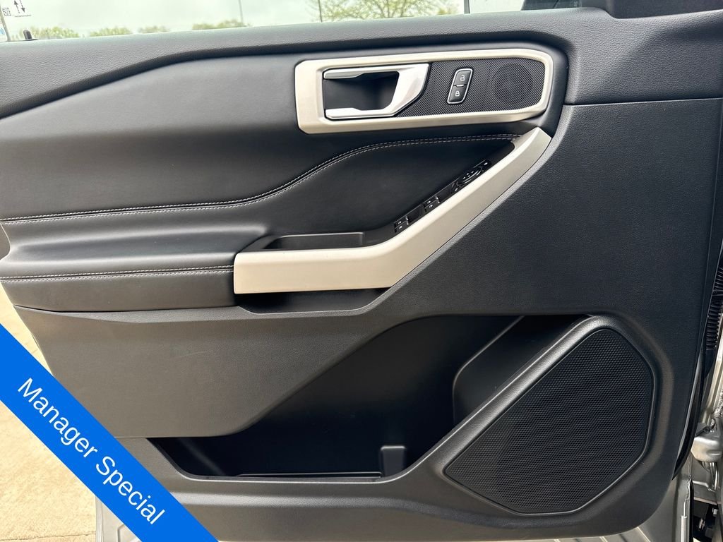 Used 2022 Silver Ford XLT image 11