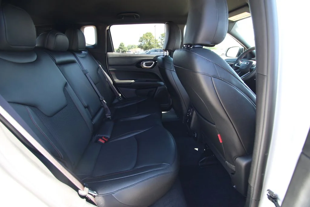 Used 2024 White Jeep Trailhawk image 9