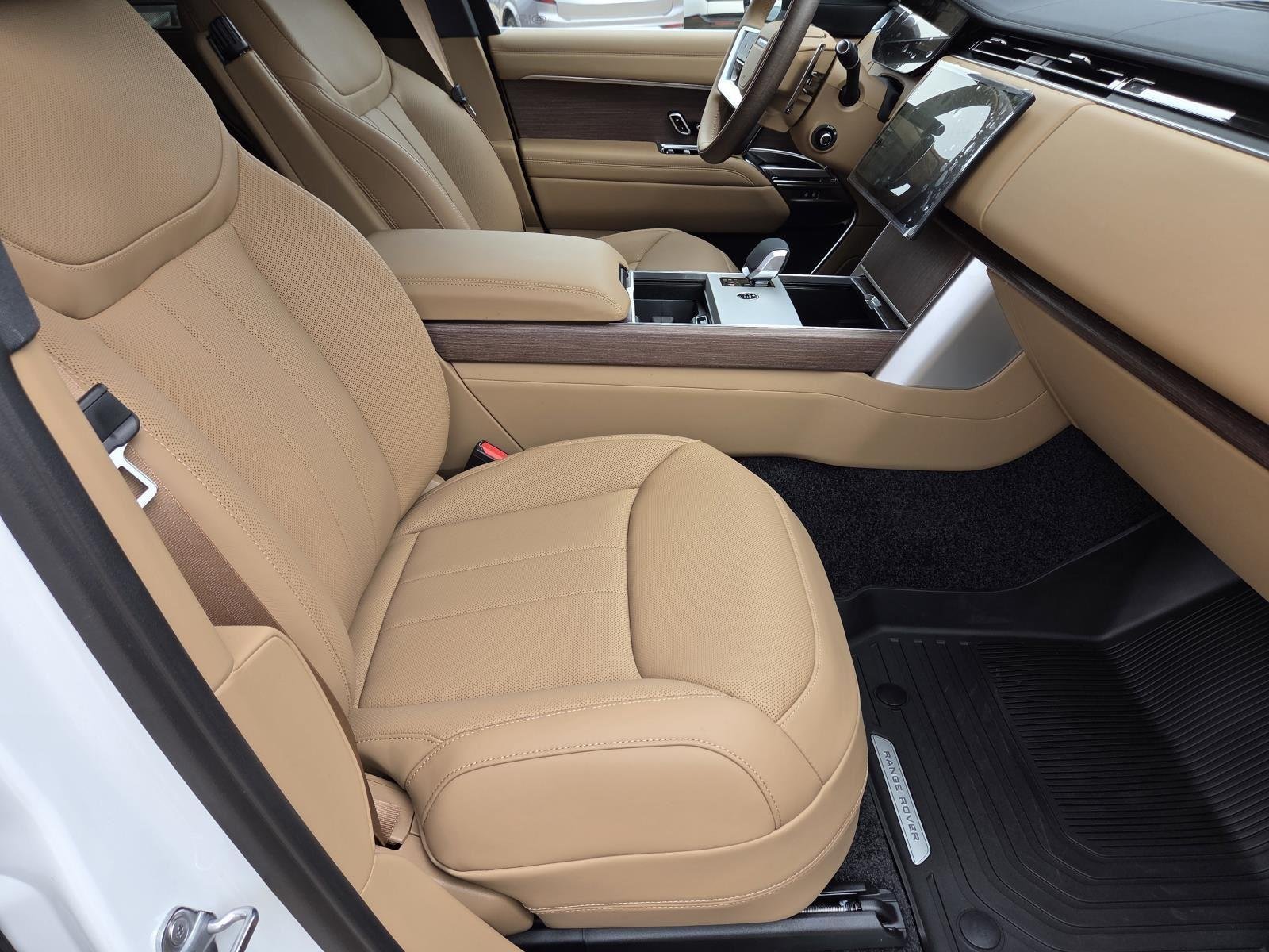 New 2026 Fuji White Land Rover SE image 40