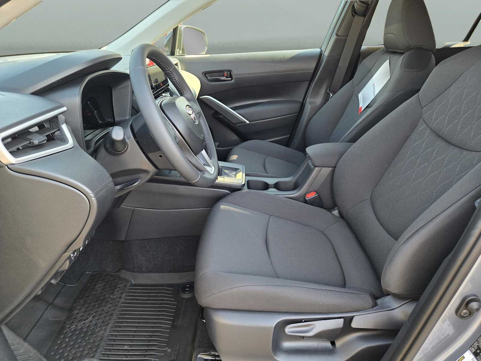 2026 Toyota Corolla Cross LE - Photo 20