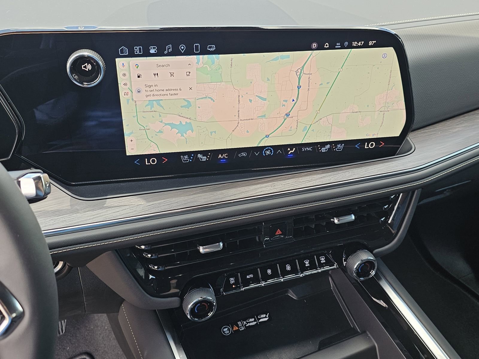 2025 Chevrolet Suburban Premier - Photo 9