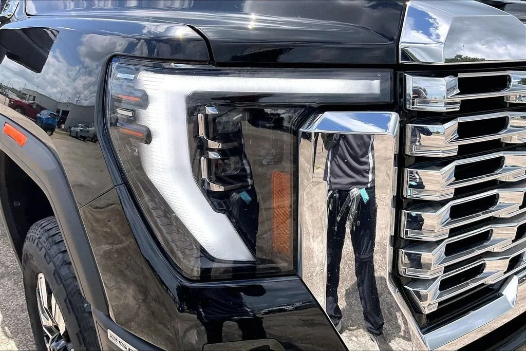 Used 2024 Onyx Black GMC Denali image 33