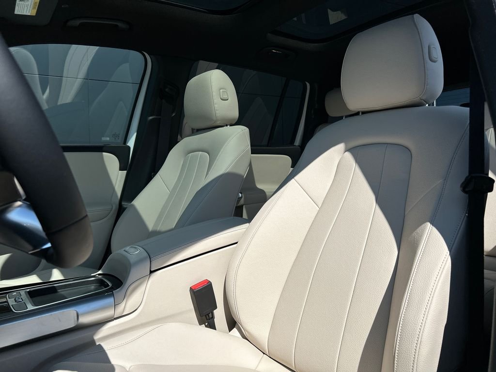 New 2026 Polar White Mercedes-Benz GLB 250 image 15