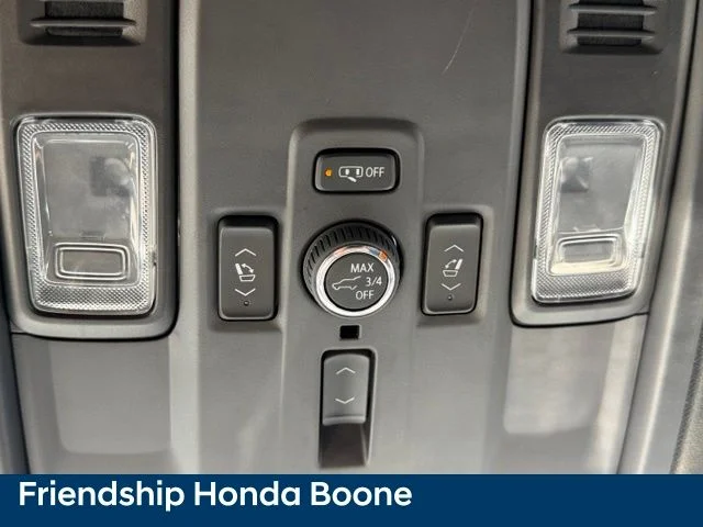 Used 2025 Silver GMC Denali image 33
