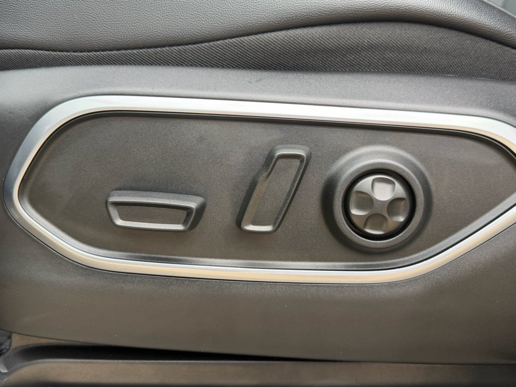 Used 2026 BLACK Jeep Upland image 27
