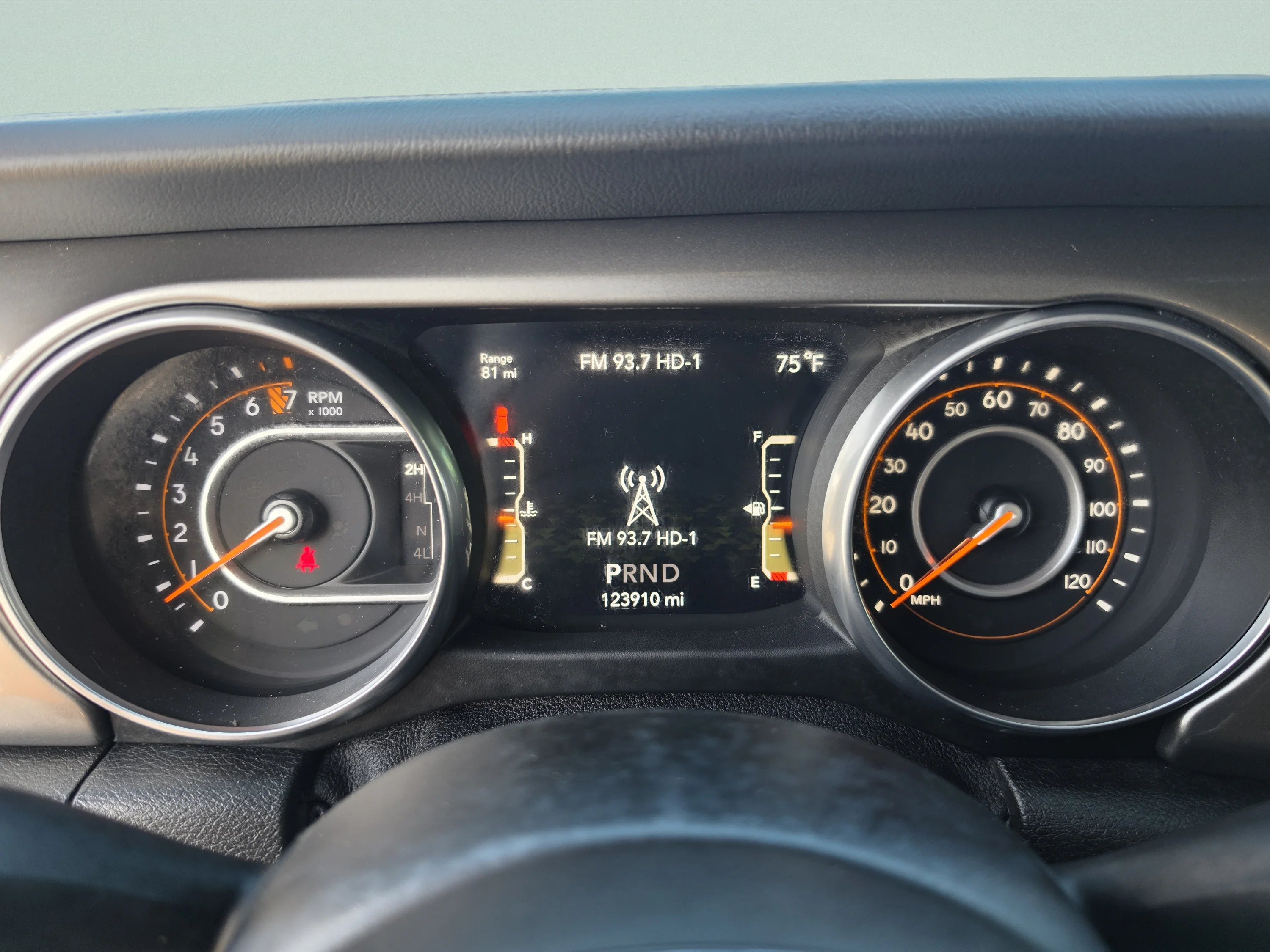 Used 2018 Granite Crystal Metallic Clearcoat Jeep Sahara image 36
