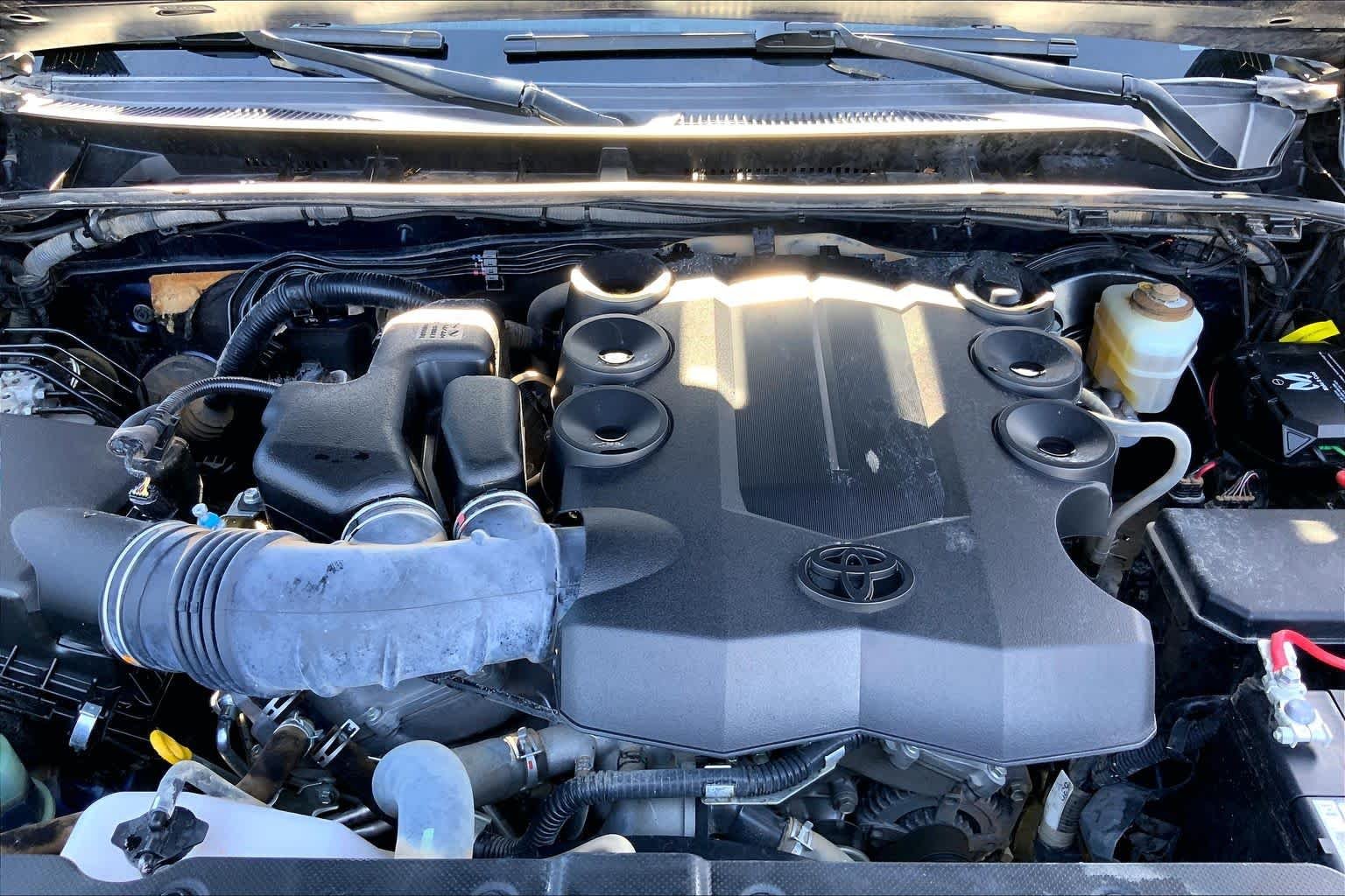 Used 2018 Nautical Blue Metallic Toyota SR5 Premium image 31