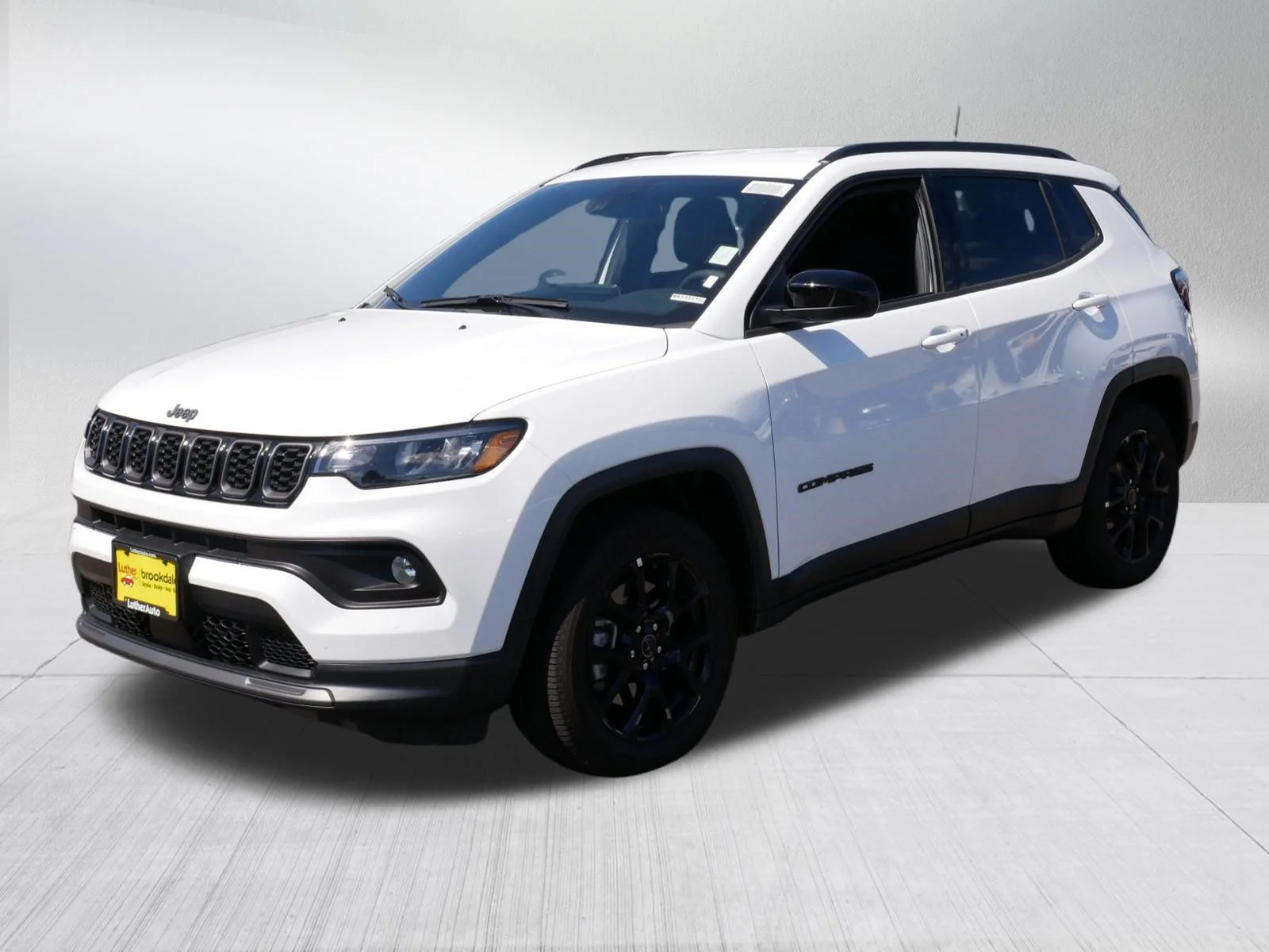 Used 2026 Bright White Clearcoat Jeep Latitude Altitude image 3