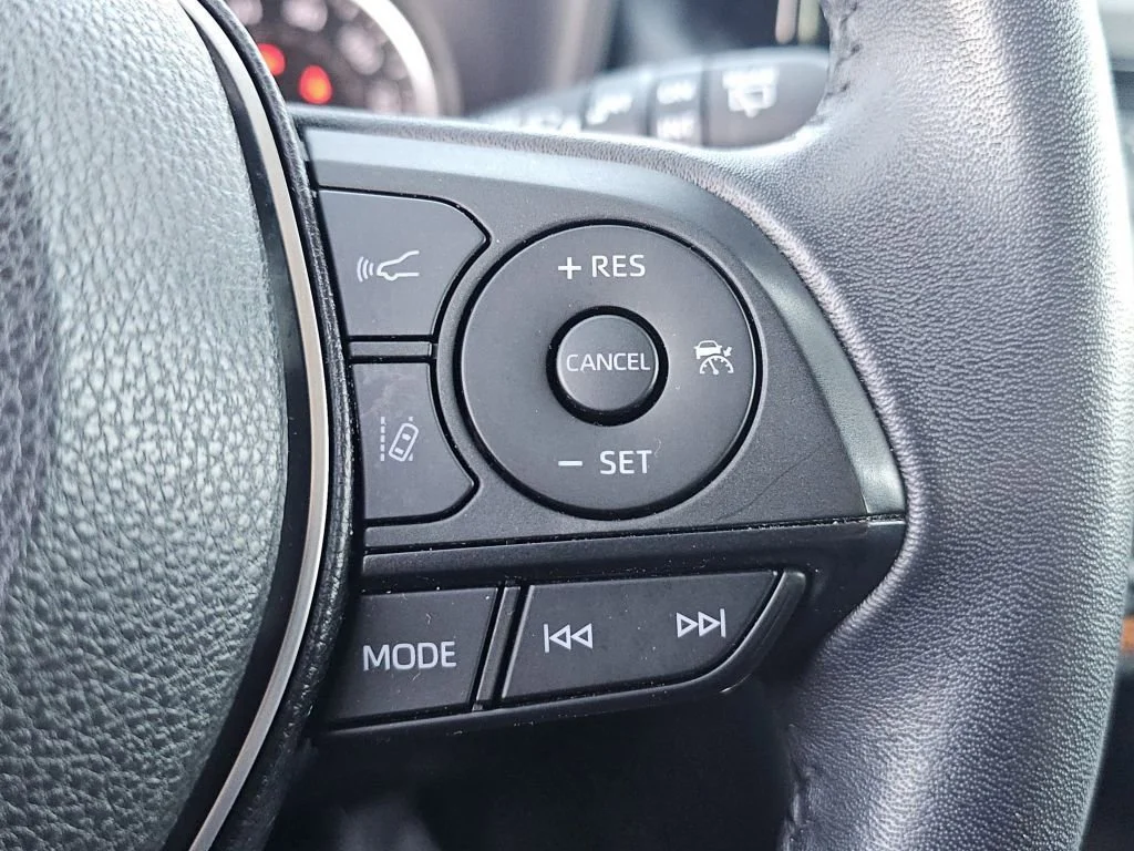 Used 2022 Silver Sky Metallic Toyota XLE Premium image 13
