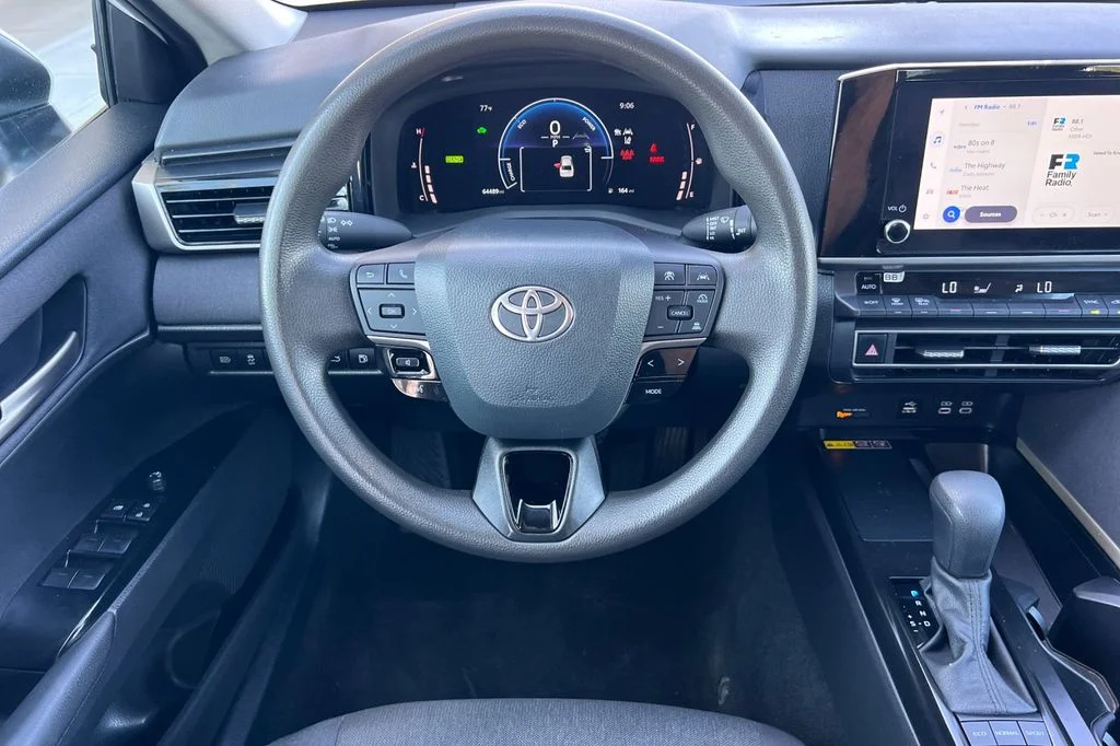 Used 2025 White Toyota LE image 17