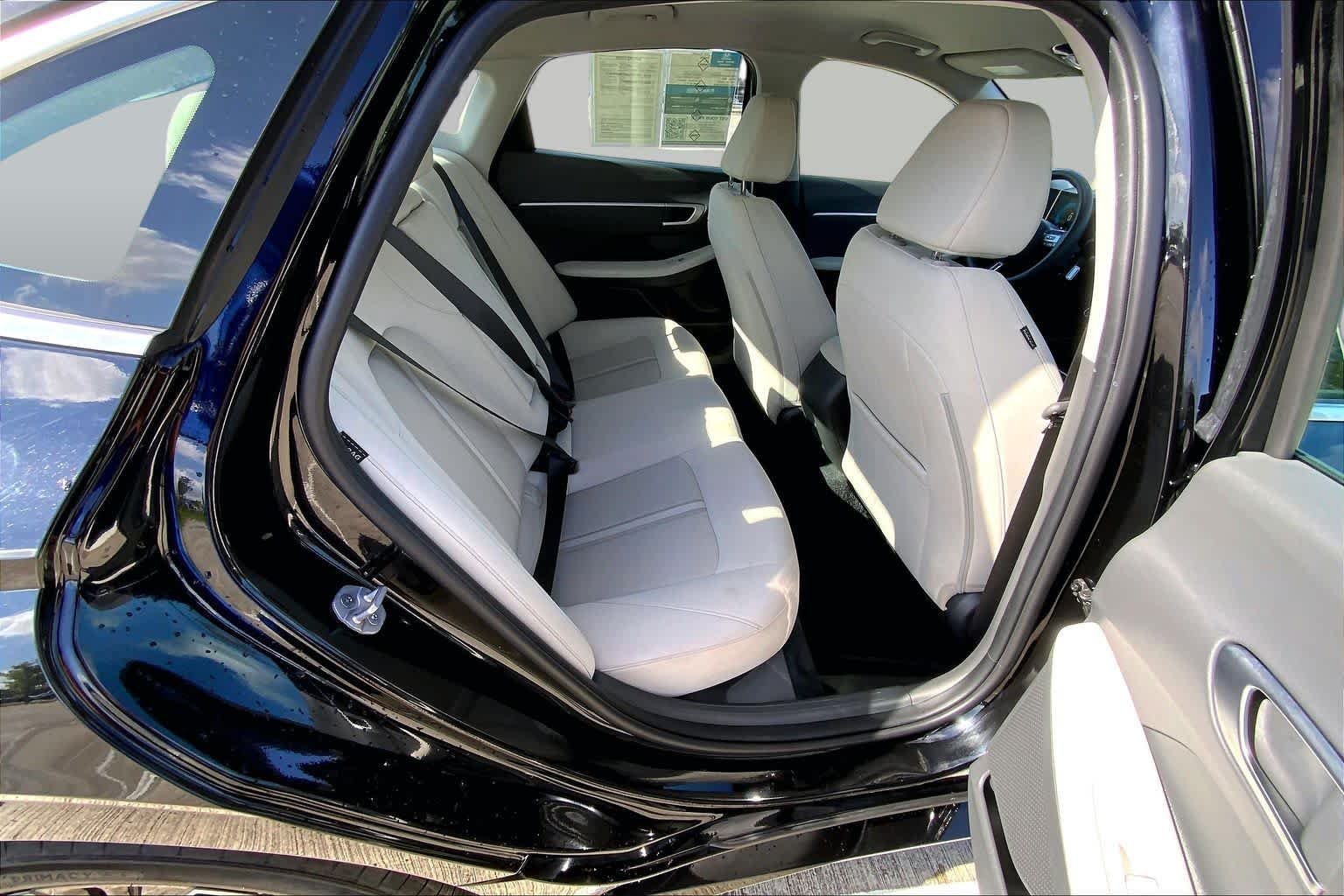 Used 2025 Abyss Black Hyundai SEL image 17