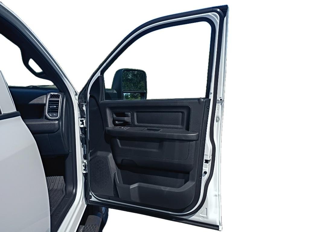 New 2026 Bright White Clear-Coat Exterior Paint RAM Tradesman image 8