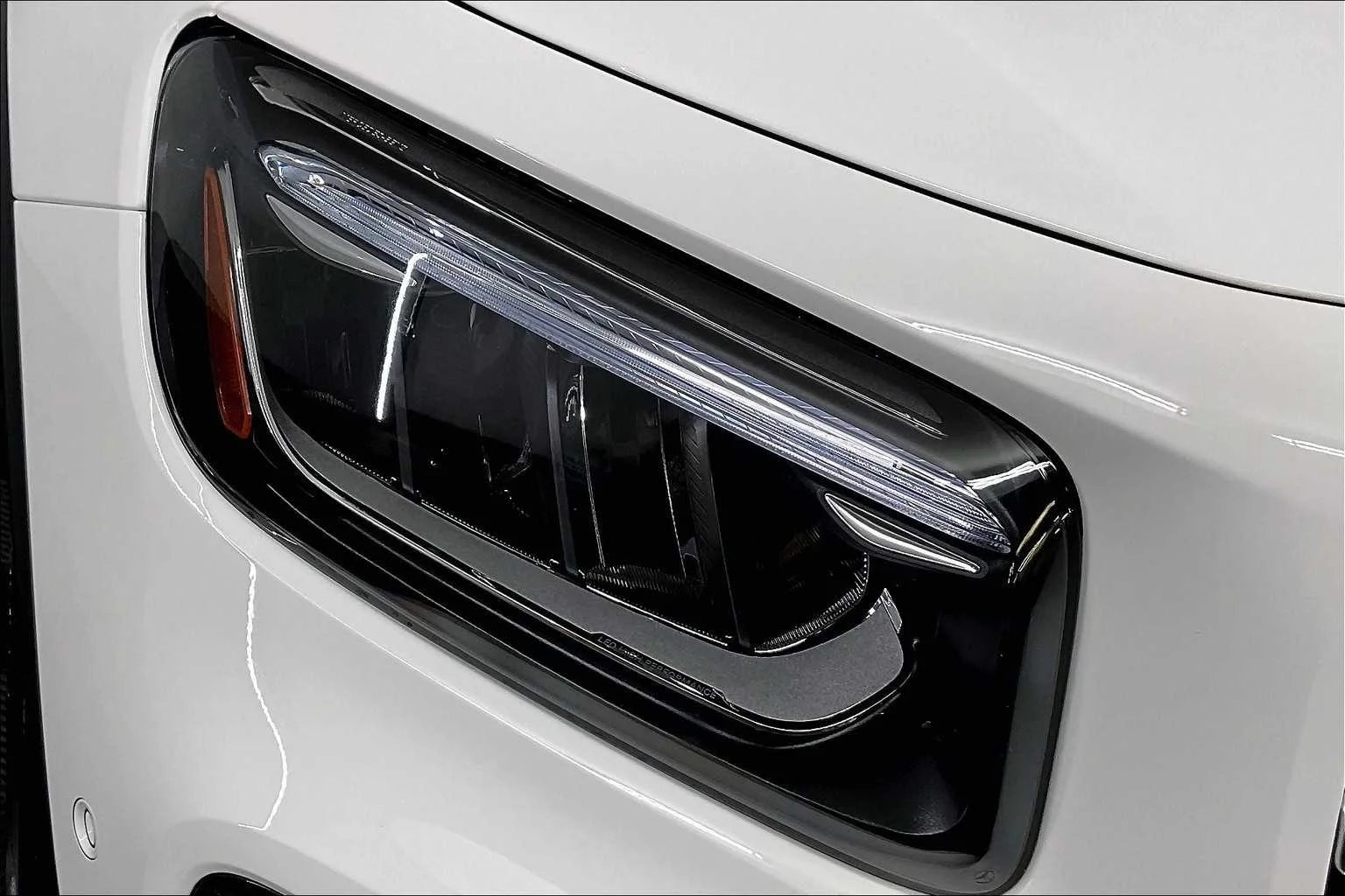 Used 2025 Polar White Mercedes-Benz GLB 250 image 15