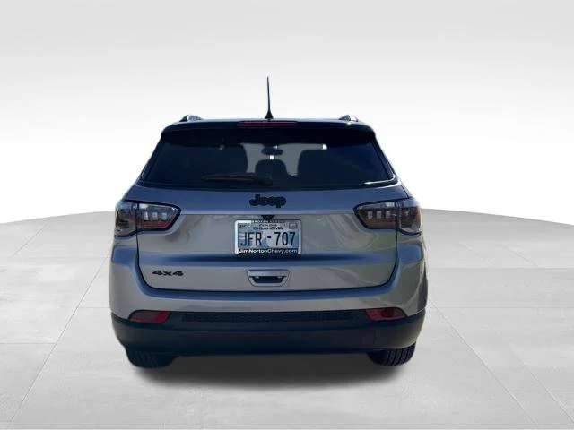 Used 2024 Silver Jeep Latitude image 4