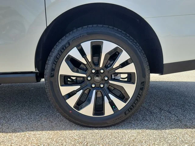 New 2027 White Ford Platinum image 10