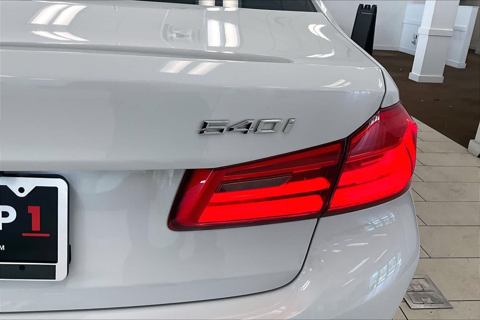 Used 2019 Alpine White BMW 540i image 28