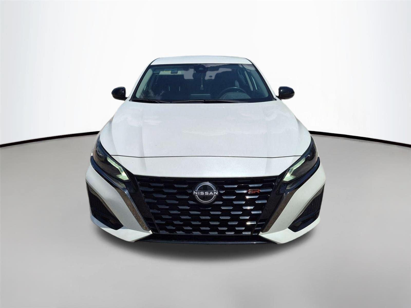 Used 2023 Glacier White Nissan 2.5 SR image 2