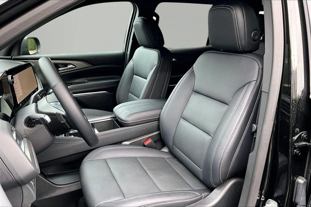 Used 2025 Black Chevrolet LT image 20