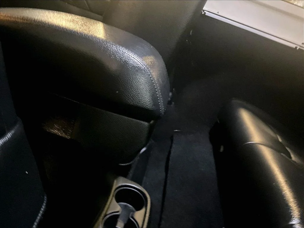 Used 2017 White Jeep Sahara image 27