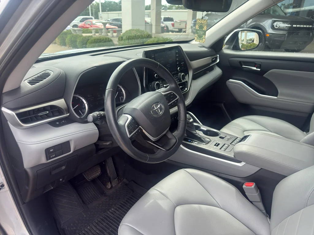 Used 2022 Celestial Silver Metallic Toyota XLE image 10