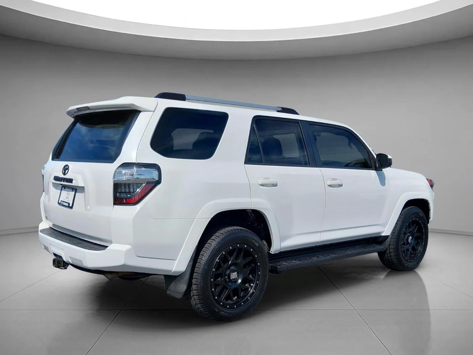 Used 2019 Super White Toyota SR5 image 5
