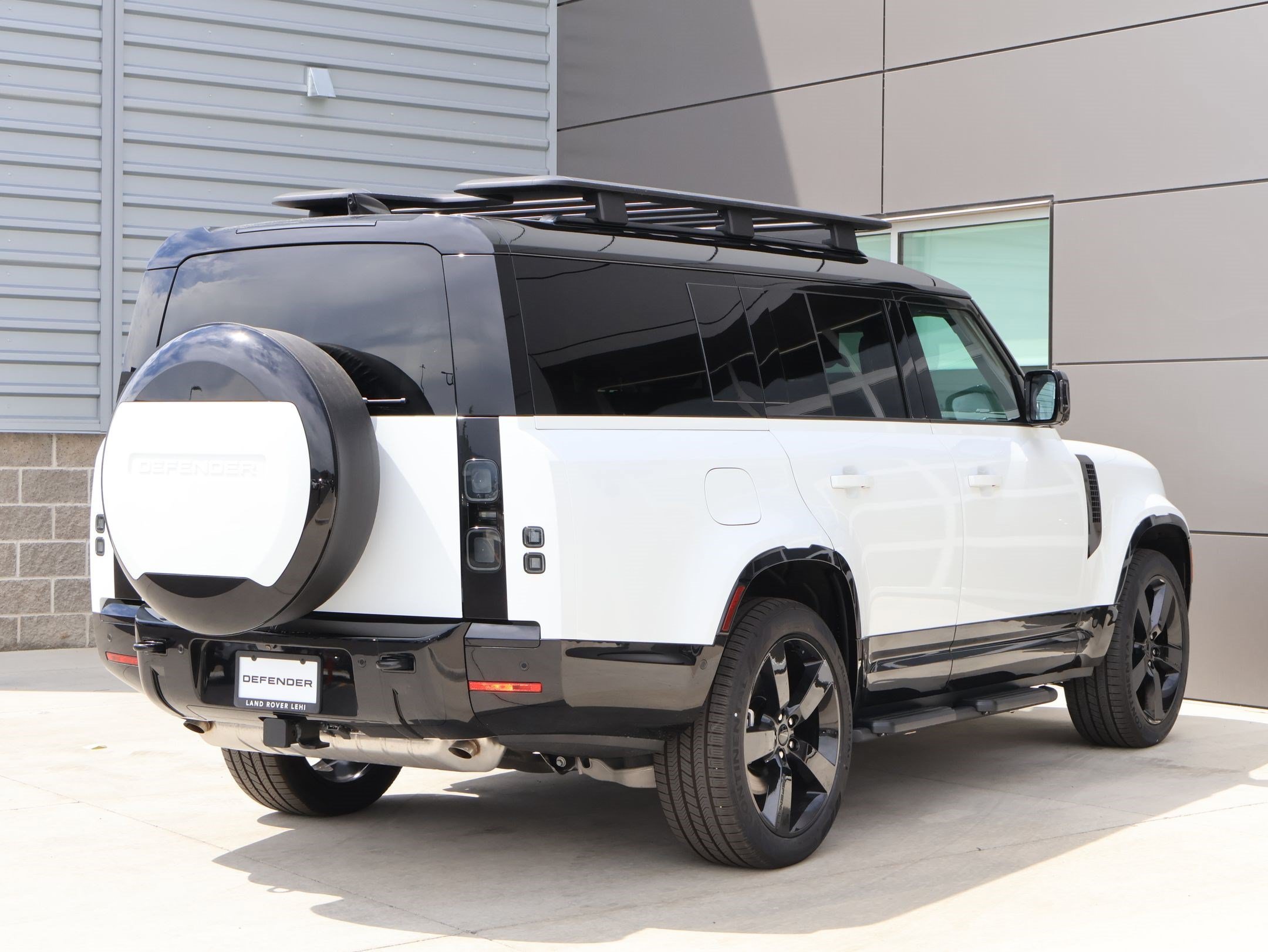 New 2026 Fuji White LAND ROVER P400 X-Dynamic SE image 5