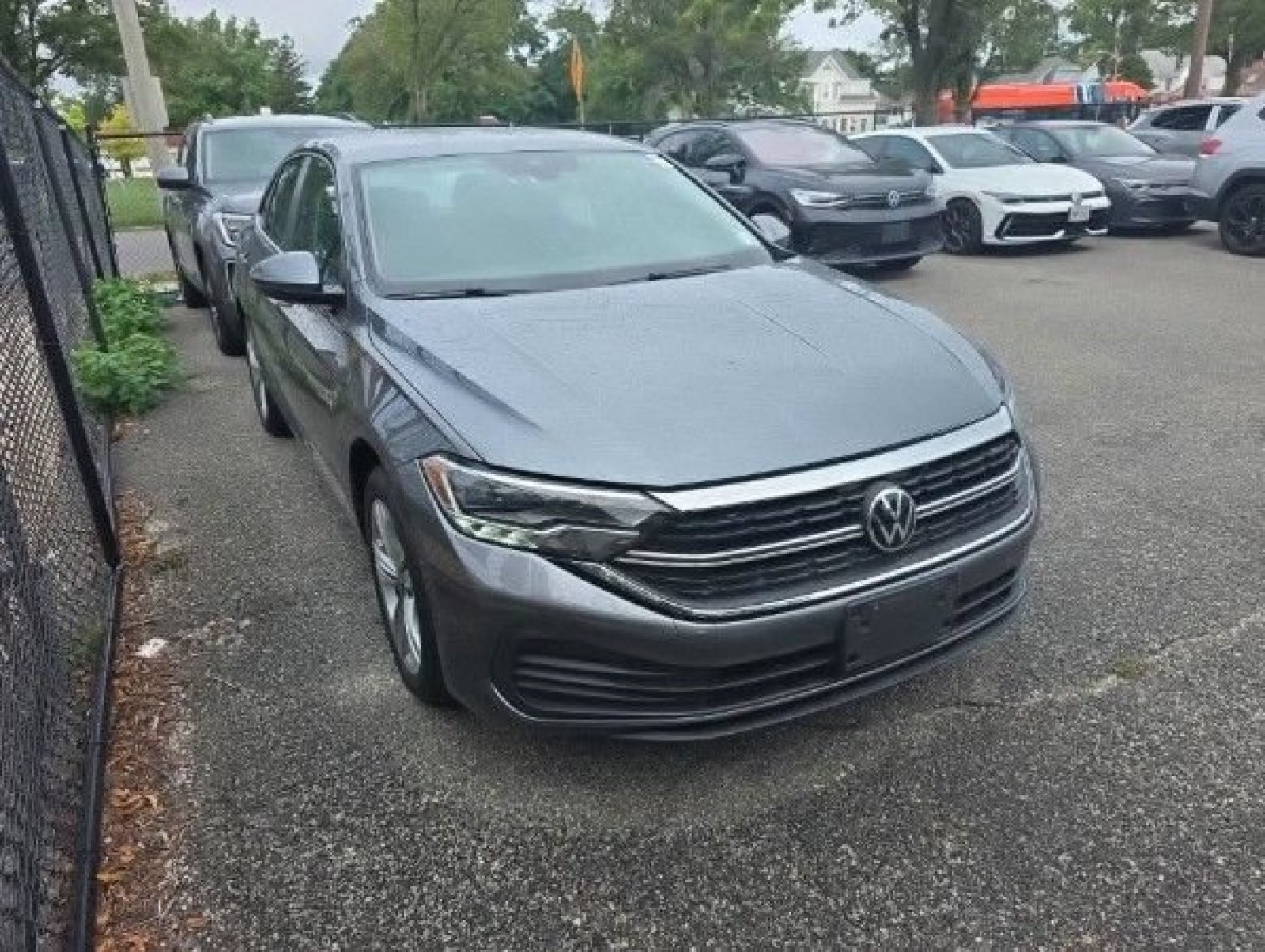 Used 2022 Platinum Gray Metallic Volkswagen SE image 2