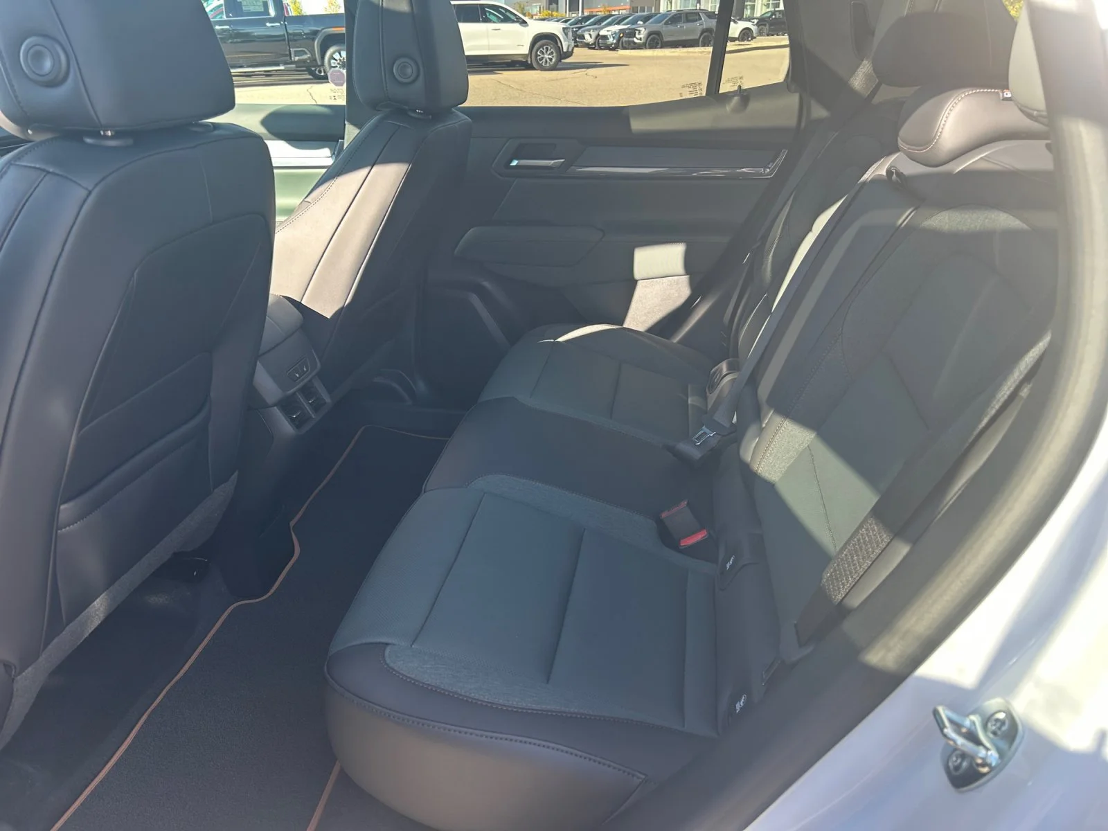 New 2027 Summit White GMC AWD AT4 image 19