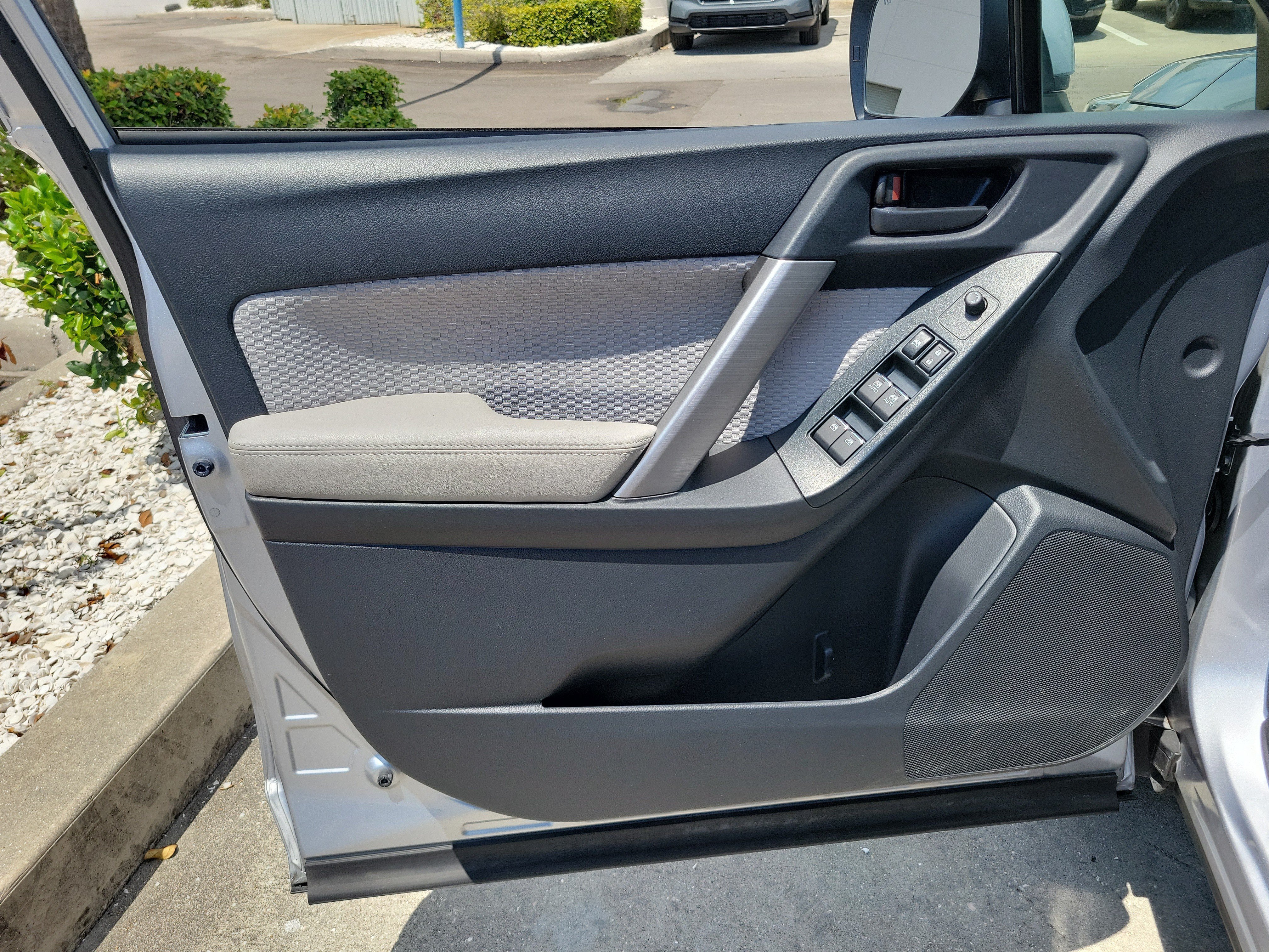 Used 2017 Ice Silver Metallic Subaru Premium image 16