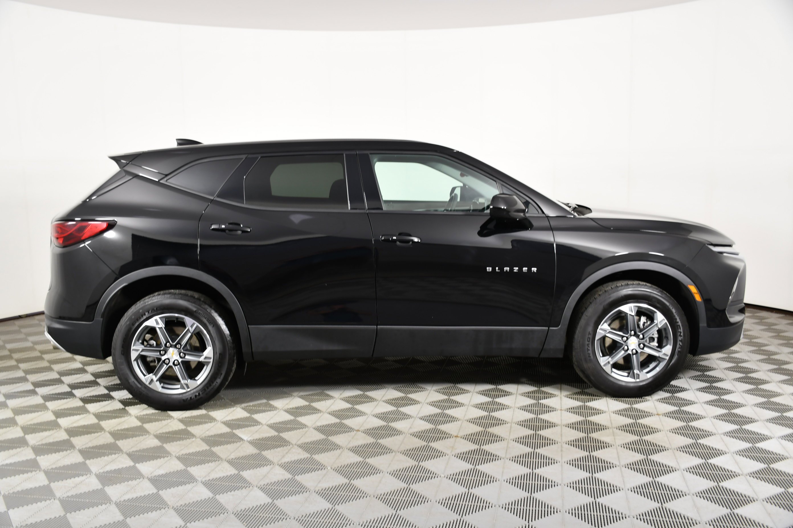Used 2025 Black Chevrolet LT image 5