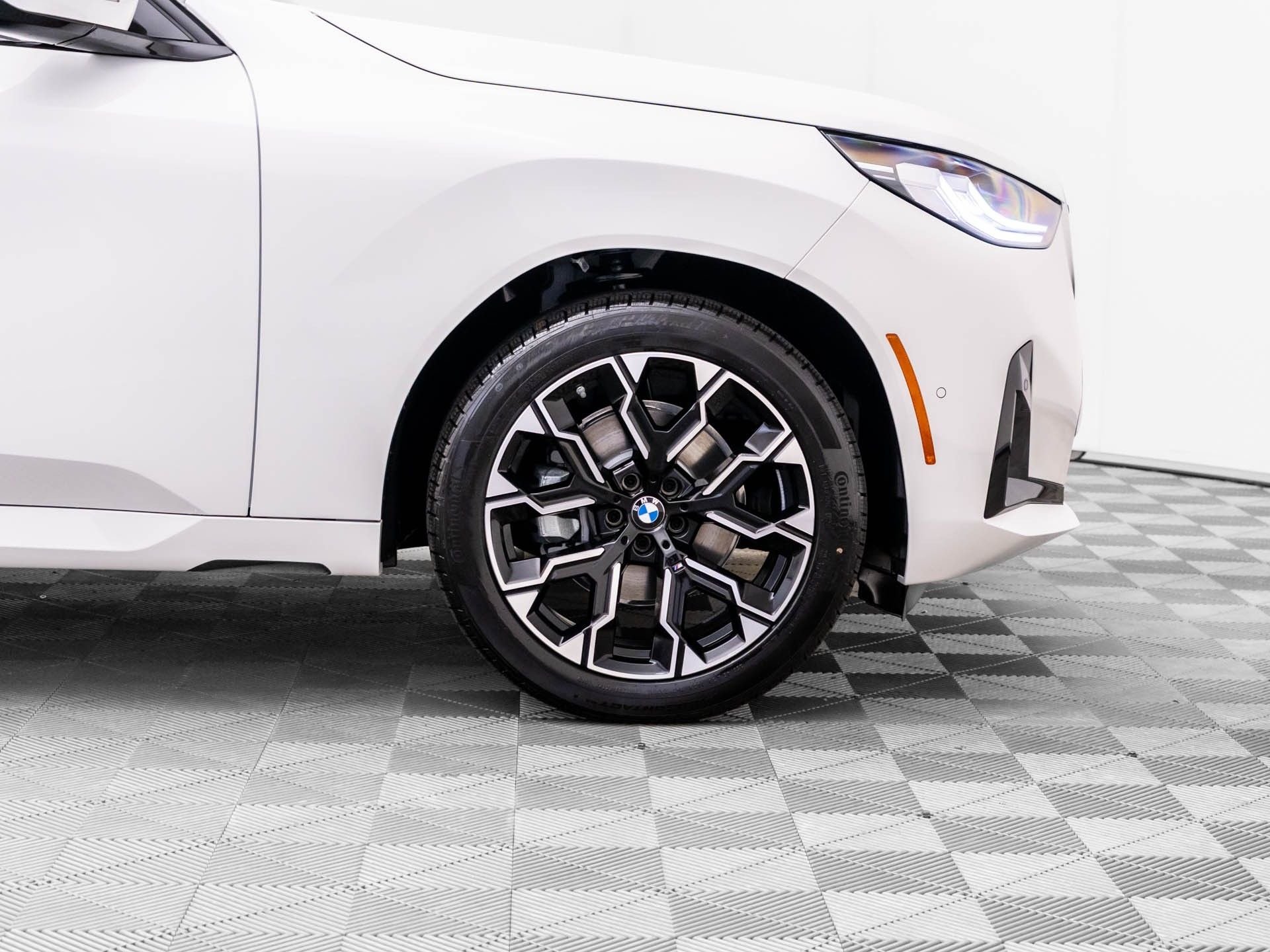 New 2026 Alpine White BMW 30 xDrive image 35