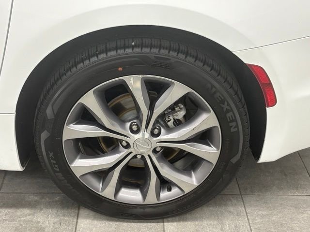 Used 2018 White Chrysler Limited image 7