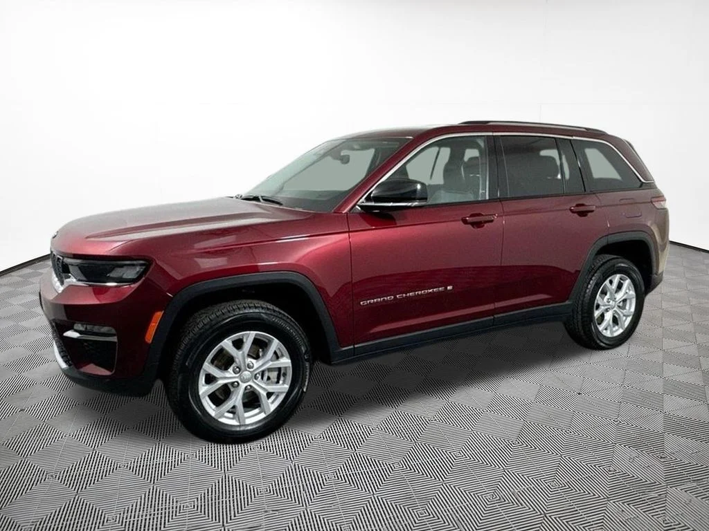 Used 2023 Velvet Jeep Limited image 2