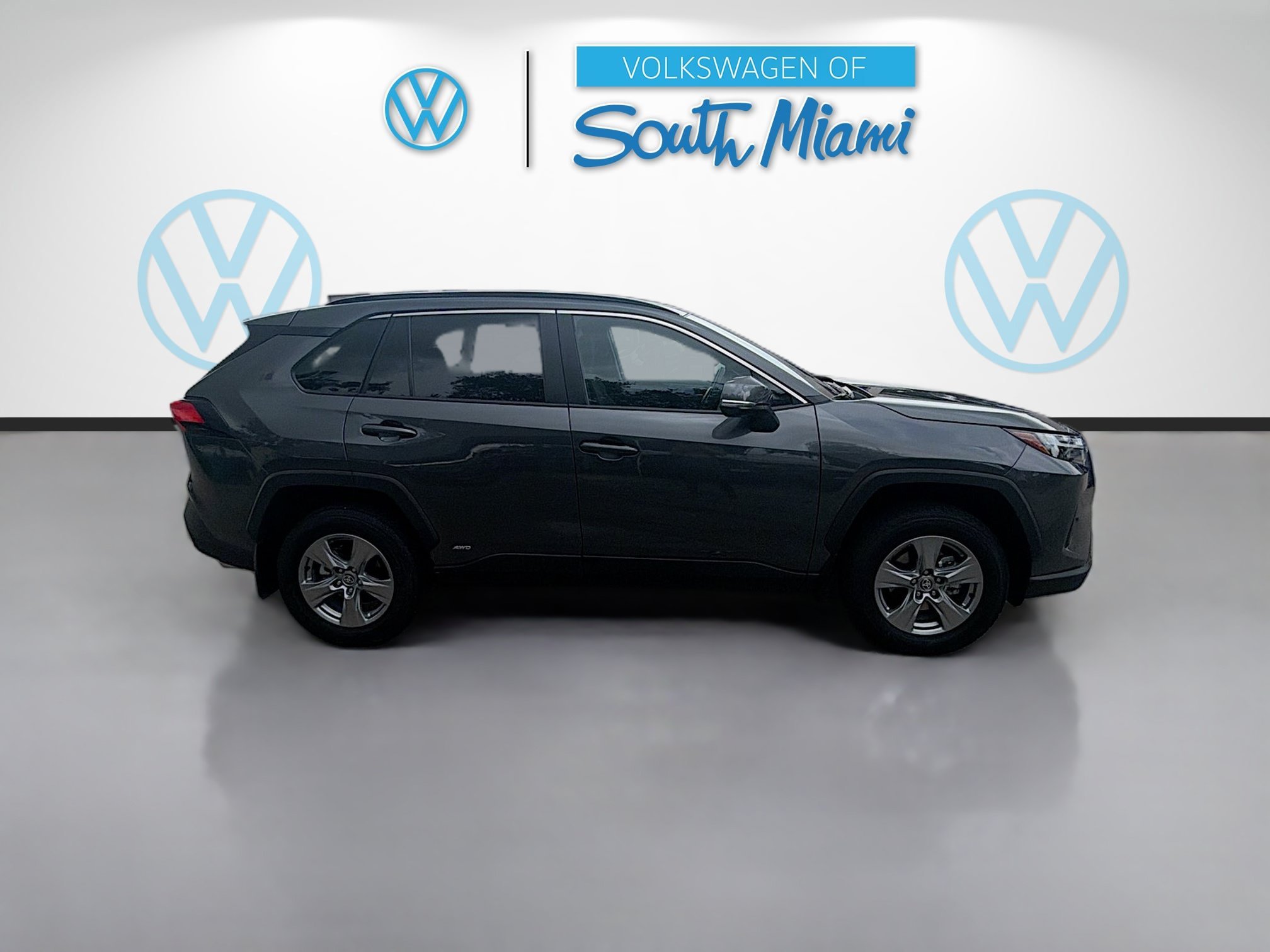 Used 2025 Magnetic Gray Metallic Toyota Hybrid XLE image 8