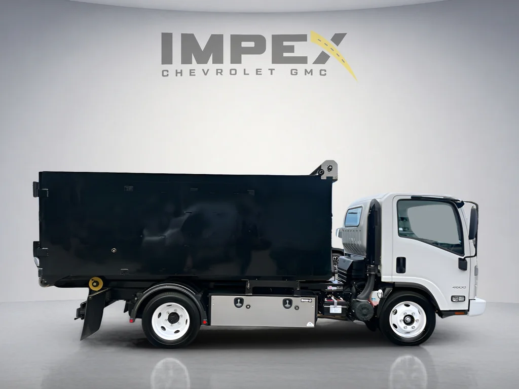 Used 2024 Arc White Chevrolet 1WT image 6