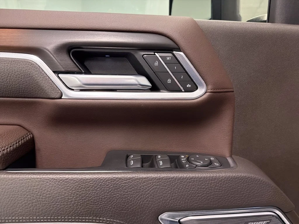 Used 2025 White GMC Denali image 12