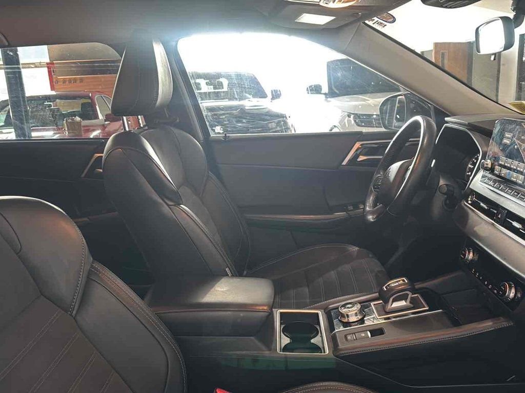 Used 2024 Black Mitsubishi SE Black Edition image 16