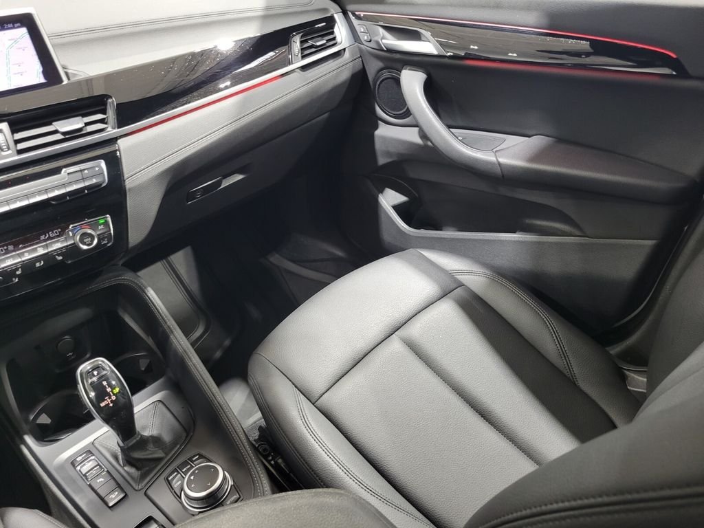 Used 2022 White BMW xDrive28i image 17