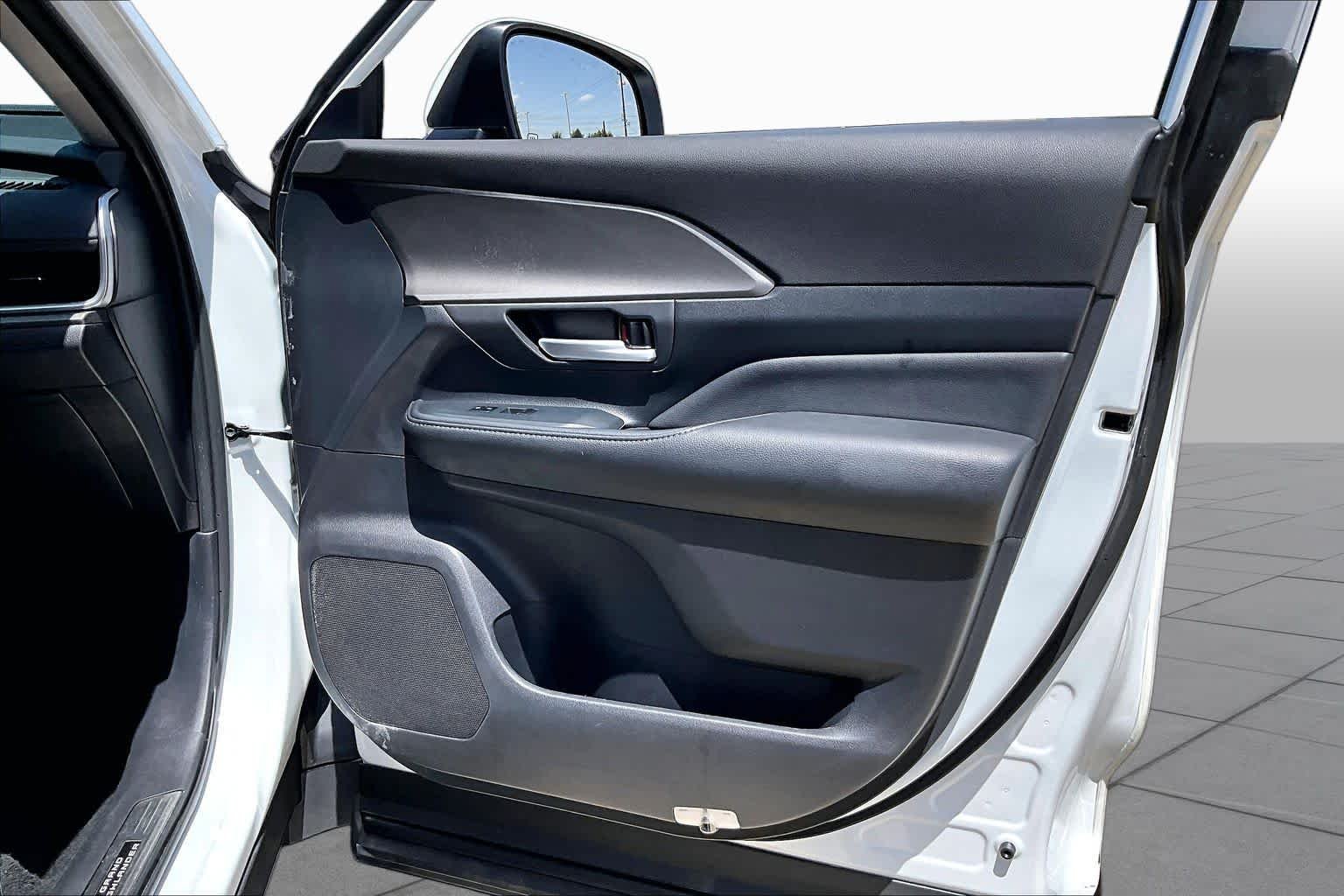 Used 2024 Wind Chill Pearl Toyota Hybrid XLE image 23
