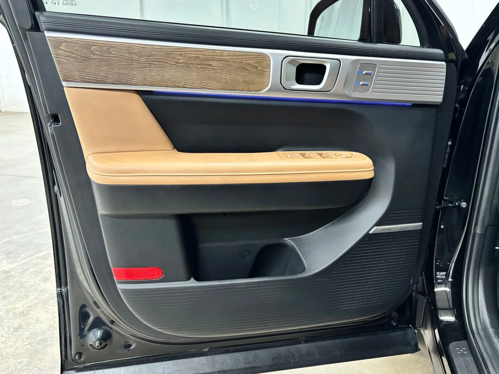 Used 2025 Black Hyundai Limited image 19