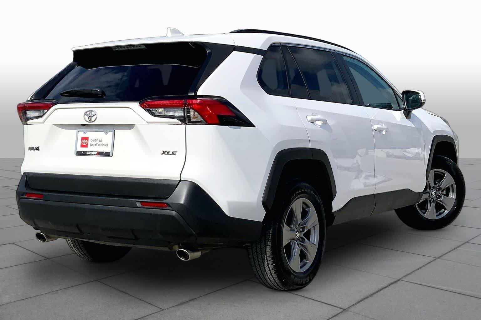 Used 2025 Ice Cap Toyota XLE image 13